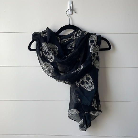 H&M Black and Ivory Sheer Skull Patterned Scarf - One Size - Picture 2 of 5